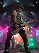 Concerts 2012 0605 paris alphaxl 139 Guns N' Roses